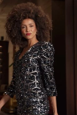 Black & Gold Geometric Sequin Embellished Dress -Trendora Shop 058f6731d65b201301864feb8e755afbacff1b37