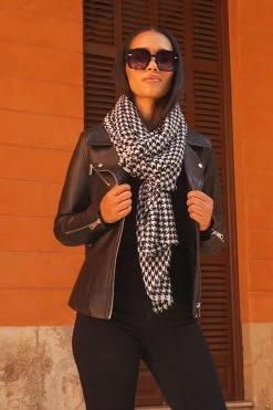 Black & White Dogtooth Print Scarf -Trendora Shop 19fe612b56d98d9332cb69bf23bcb7724542d3fd