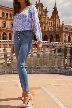 Light Wash Button Front Skinny Jeans 13 Light Wash Button Front Skinny Jeans -Trendora Shop 402de15a71da84411192fabadb5019c9c5e98979