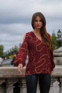 Burgundy Chain Print Cut Out Shoulder Top 11 Burgundy Chain Print Cut Out Shoulder Top -Trendora Shop 6705bc1812c2a5be7fe936c018be978a44b4daa3
