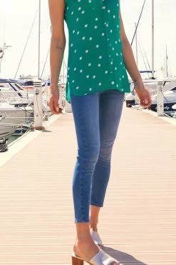 Mid Blue Cropped Perfect Skinny Jeans -Trendora Shop 8bb7dbc636220d61972c74bc17ac55cf31e7d345