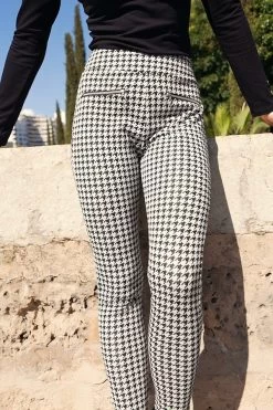 Black & White Dogtooth Print Leggings With Zip Detail Pockets 13 Black & White Dogtooth Print Leggings With Zip Detail Pockets -Trendora Shop 974dad5f85b23324a57cf47d084b6d9b9cd2688c