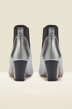 Silver Leather Mid Heel Chelsea Boot 9 Silver Leather Mid Heel Chelsea Boot -Trendora Shop a21fw059mc0018 2