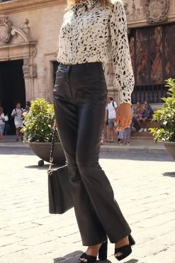 Black Leather Kick Flare Trousers 15 Black Leather Kick Flare Trousers -Trendora Shop c053a4efde25b7b4a4bcf05ff2610feccf68fbb0