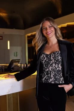 Black Luxury Velvet Blazer -Trendora Shop d4bf2fce686d79faf72080a59069c272cbd32eb6