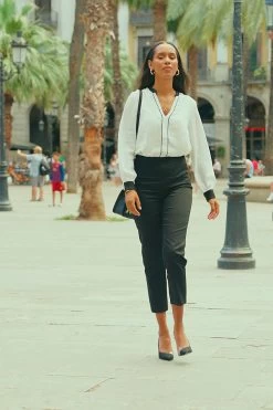 White Contrast Trim Longline Blouse -Trendora Shop e5e10e401f416de9562657b0ae7da3baf65d27f1 1