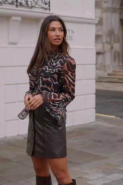 Natural Abstract Animal Print Flared Cuff Top 13 Natural Abstract Animal Print Flared Cuff Top -Trendora Shop f3b7c07d4e992cf7d82c713b1454839453077d2a