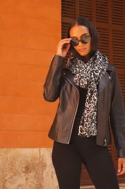 Black & Grey Animal Print Scarf -Trendora Shop fb2de8e186165c6d768c7f42ef2291e0372c7e4b