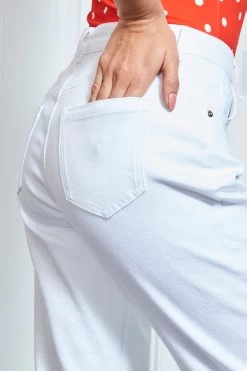 White Denim Slim Leg Mom Jeans -Trendora Shop s77 s21tj166 083