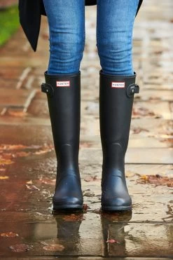 Hunter Original Black Tall Wellington Boots -Trendora Shop shot 18 s21tk302gy002m 226