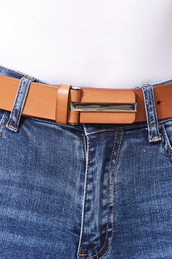 Tan Leather Waist Belt With Gold Clasp 2 Tan Leather Waist Belt With Gold Clasp - Image 2