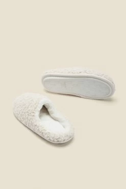 Cream Curly Faux Fur Super Soft Slippers -Trendora Shop web sosandar furmule c