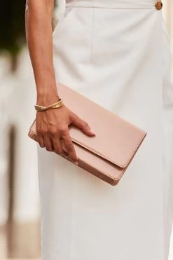 Nude Faux Leather Clutch Bag -Trendora Shop web2 2304 06 s23dw007we0001 06 061