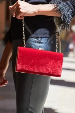 Red Velvet Clasp Detail Box Clutch Bag 10 Red Velvet Clasp Detail Box Clutch Bag -Trendora Shop web 104 a22tk478bk0001 s22ow019bk0001 188 1