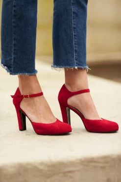 Red Suede Shoe -Trendora Shop web 18 10 18 sosandar street day2 shot009 0984