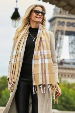 Ola Soft Beige Check Oversized Scarf 9 Ola Soft Beige Check Oversized Scarf -Trendora Shop web 210910 sosandarday5paris63655 1