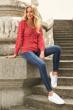 White Superga 2843 Leopard Print Panel Trainers 9 White Superga 2843 Leopard Print Panel Trainers -Trendora Shop web 210910 sosandarday5paris64721 1