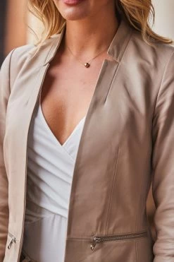 Camel Notch Neck Leather Jacket -Trendora Shop web 2303 104 s23ol007nl0008 a22bd023eu0001 104 125