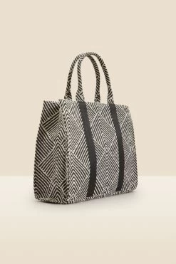 Black & White Geometric Tote Bag 8 Black & White Geometric Tote Bag -Trendora Shop web 2303 box s23ac041bkwe10 b