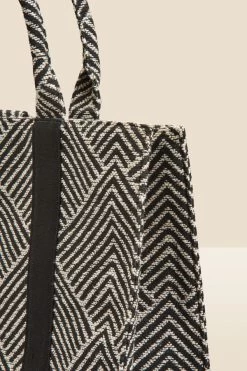 Black & White Geometric Tote Bag 10 Black & White Geometric Tote Bag -Trendora Shop web 2303 box s23ac041bkwe10 d