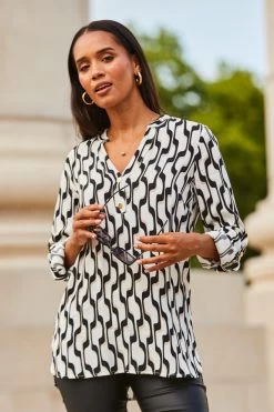 White & Black Geometric Print Button Detail Tunic Top -Trendora Shop web 2307 49 s23tw060ivcv01 49 273