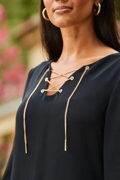 Black Chain Lace Up Shift Dress -Trendora Shop web 2307 60 s23dw205bk0001 60 327