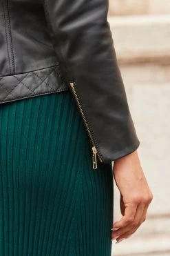 Black Quilted Round Neck Leather Jacket With Gold Buttons 13 Black Quilted Round Neck Leather Jacket With Gold Buttons -Trendora Shop web 2308 07 a23dk123gn0001 s23ol001bk0001 07 249 1