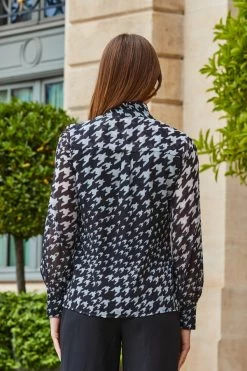Black & White Dogtooth Print Tie Neck Blouse -Trendora Shop web 2308 104 a19tw044bkch01 a23bw030bk0001 104 371
