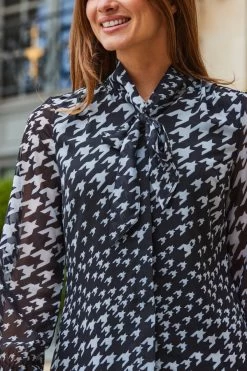 Black & White Dogtooth Print Tie Neck Blouse -Trendora Shop web 2308 104 a19tw044bkch01 a23bw030bk0001 104 398