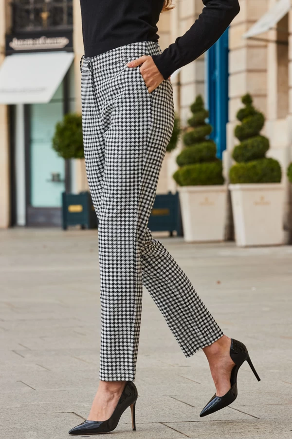Black & White Dogtooth Print Tapered Leg Trousers 3 Black & White Dogtooth Print Tapered Leg Trousers - Image 3