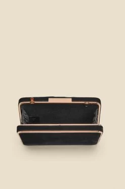 Black Velvet Clasp Detail Clutch Bag With Detachable Strap 7 Black Velvet Clasp Detail Clutch Bag With Detachable Strap -Trendora Shop web 2308 box a23ac017bk0001 d