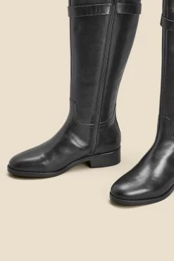 Black Leather Flat Knee High Boot With Metal Trim -Trendora Shop web 2308 box a23fw026bk0001 c 1