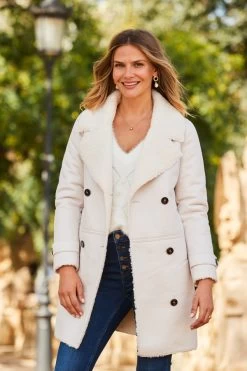 Ecru Luxe Faux Shearling Double Breasted Coat 12 Ecru Luxe Faux Shearling Double Breasted Coat -Trendora Shop web 2309 08 a23op004eu0001 a23tk183nl0001 a21bd004in0007 08 302