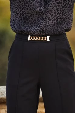 Black Chain Detail Tapered Trousers With Pockets -Trendora Shop web 2309 26 a23tw119mi0001 a23bw024bk0001 s23ol014bk0001 26 624