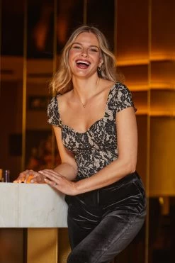 Black Luxe Lace Sweetheart Neckline Cap Sleeve Top -Trendora Shop web 2309 39 a23ow061bk0001 a23bw036bk0001 a23tw066bk0001 39 062