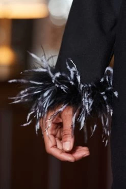 Black Keyhole Detail Feather Cuff Shift Dress 16 Black Keyhole Detail Feather Cuff Shift Dress -Trendora Shop web 2310 17 a23dw064bk0001 17 135