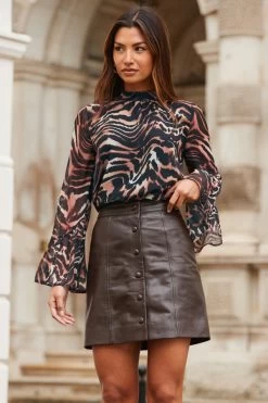 Natural Abstract Animal Print Flared Cuff Top 9 Natural Abstract Animal Print Flared Cuff Top -Trendora Shop web 2310 42 a23tw095necv01 s23sl005pt0004 42 068 rt