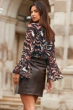 Natural Abstract Animal Print Flared Cuff Top 11 Natural Abstract Animal Print Flared Cuff Top -Trendora Shop web 2310 42 a23tw095necv01 s23sl005pt0004 42 133 rt