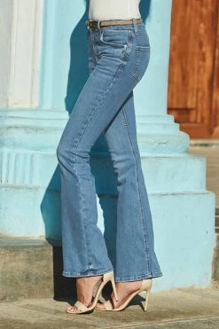 Light Wash Blue Kick Flare Jeans -Trendora Shop web 24 s22bd090be0010 s22ow030nl000625 356 light blue rt