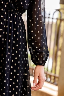 Black & Gold Metallic Spot Print Tie Neck Dress 16 Black & Gold Metallic Spot Print Tie Neck Dress -Trendora Shop web 28 s23dw002bksp01 179