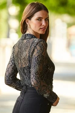 Black & Gold Luxe Lace Gathered Front Jersey Shirt 10 Black & Gold Luxe Lace Gathered Front Jersey Shirt -Trendora Shop web 35 a22tj042bk0001 389