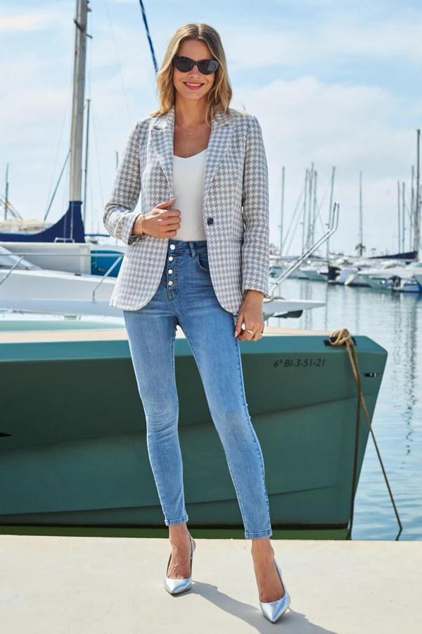 Light Wash Button Front Skinny Jeans 4 Light Wash Button Front Skinny Jeans - Image 4