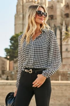 Black & White Dogtooth Print Shirt 10 Black & White Dogtooth Print Shirt -Trendora Shop web 49 a21tw038 s20bd002bk 069