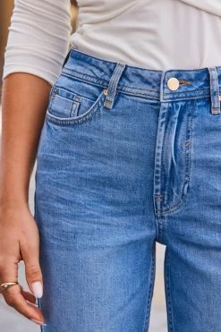 Light Wash Denim Slim Leg Jeans 14 Light Wash Denim Slim Leg Jeans -Trendora Shop web 77 s23ow040bk0001 s22bd010dm001w 348