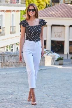 White Denim Cropped Straight Leg Jeans 10 White Denim Cropped Straight Leg Jeans -Trendora Shop web 85 s22tw090bksp01 s22bd090dm001w 139 1