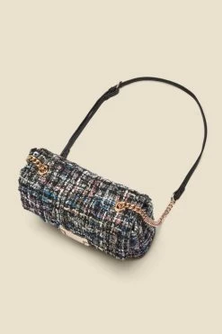 Black Boucle Clasp Detail Cross Body Bag -Trendora Shop web a22ac010bk c
