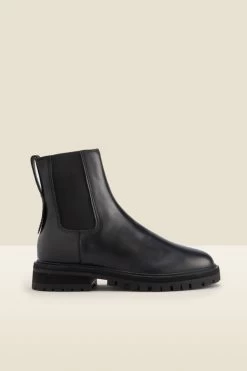 Black Chunky Sole Leather Chelsea Boot -Trendora Shop web a22fw026bk a 1