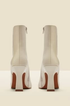 Ecru Leather Square Toe Ankle Boot -Trendora Shop web a22fw046eu0001 c