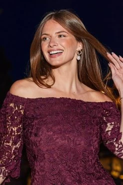 Gold Pearl Drop Earrings -Trendora Shop web crop 2308 40 s23tw005rd0004 40 063