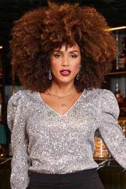 Silver Square Pendant Slinky Chain Layered Necklace -Trendora Shop web crop 2309 241 a23tw088mc0005 241 045